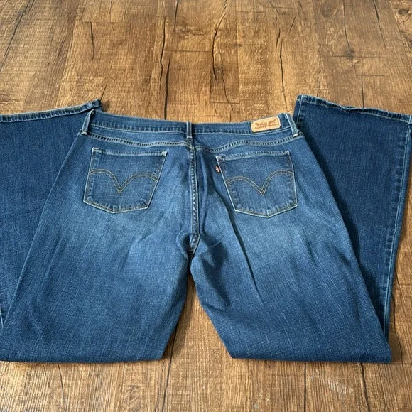 Women’s Jeans - Picture 3 of 4